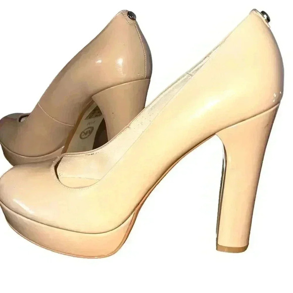 MICHAEL KORS CHANTEL NUDE PATENT LEATHER PLATFORM PUMPS. - Picture 6 of 12